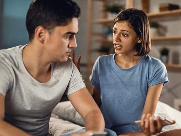 रिश्ते में साझेदारी का होना बहुत महत्वपूर्ण है, लेकिन हर बार केवल आप ही बातचीत शुरू करते हैं. कॉल करते हैं या मिलने के लिए बुलाते हैं, तो समझिए कि यह रिश्ता सिर्फ उपयोग के लिए चल रहा है.