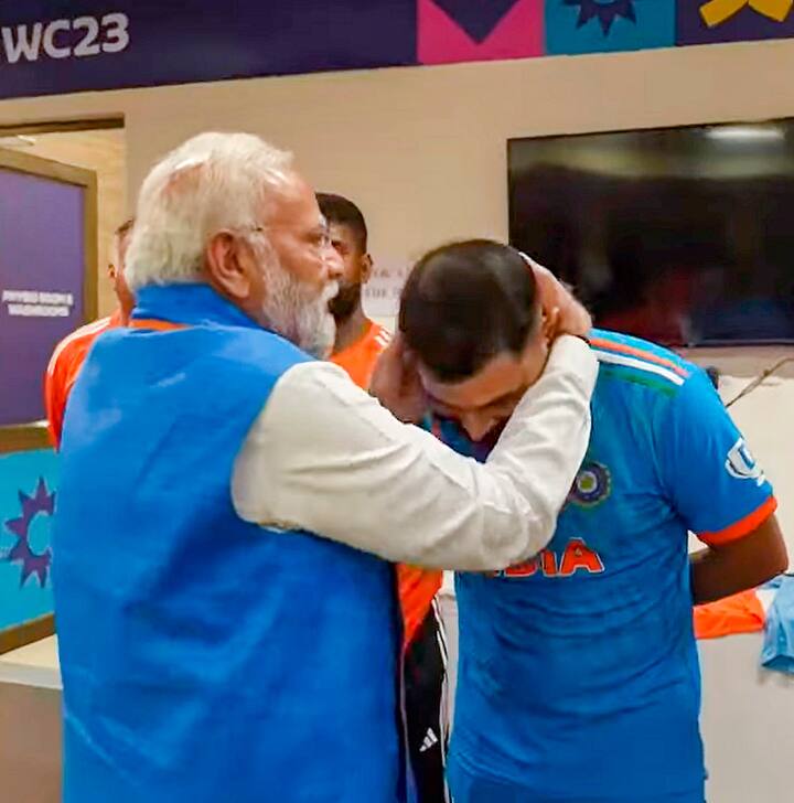 વર્લ્ડકપ ફાઈનલમાં હાર બાદ પીએમ મોદીએ મોહમ્મદ શમીને સાંત્વના આપી હતી.
