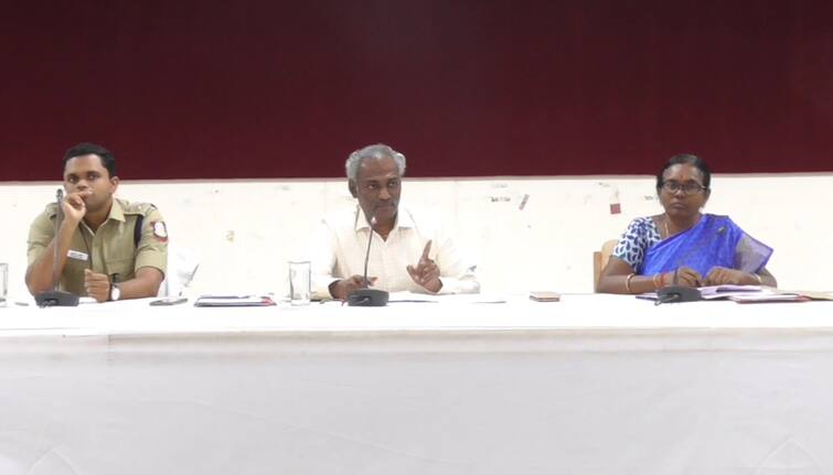 Tirupattur district Collector Bhaskara Pandian presided over a consultation meeting on the bullocking festival - TNN 2 வயதுக்கு குறைவான காளைகளை எருது விடும் திருவிழாவில் பங்கு கொள்ள வைக்க  கூடாது - திருப்பத்தூர் ஆட்சியர்