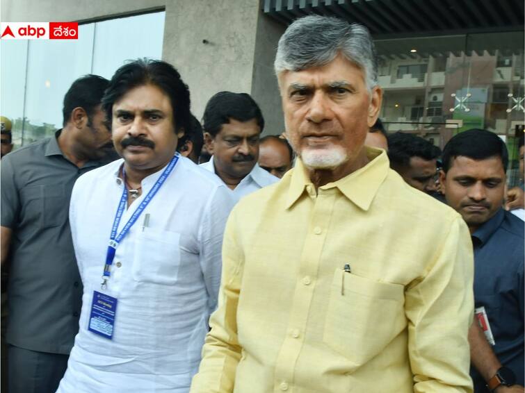 tdp chief Chandrababu and janasena chief Pawan Kalyan met Election Commissioner complained about the voter list in ap Chandra Babu And Pawan Kalyan: ఈసీని కలిసిన చంద్రబాబు పవన్ కల్యాణ్- ఓటర్‌ లిస్ట్‌పై ఫిర్యాదు