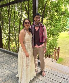 Ira Khan Wedding: मेहंदी सेरेमनी में मां को किस कर प्यार लुटाती दिखीं आयरा खान, सामने आईं खूबसूरत तस्वीरें