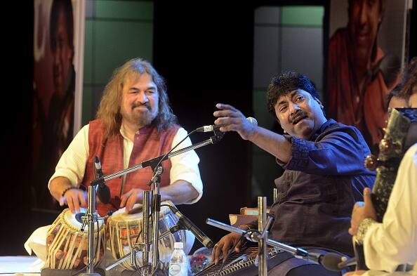 Rashid's innate musical prowess flourished under his father's guidance. By the age of eleven, he astounded audiences with his debut concert, marking the beginning of an extraordinary musical odyssey.