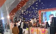 Dayro Photos: ડાયરામાં ફરી રૂપિયા ઉડ્યાં, દ્વારકામાં કીર્તિદાન અને ભીખુદાનની ઉપર કરાયો રૂપિયાનો વરસાદ, જુઓ તસવીરો....