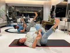 Hrithik Roshan Inside Home: मुंबई में 100 करोड़ों के आलीशान बंगले में रहते हैं ऋतिक रोशन, यहां देखिए सी-फेसिंग हाउस Inside तस्वीरें