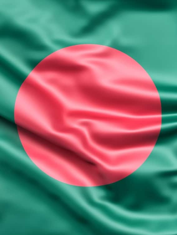 बांग्लादेश में किस धर्म के लोग सबसे ज्यादा रहते हैं?