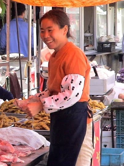 चीन में किस धर्म के लोग सबसे ज्यादा रहते हैं