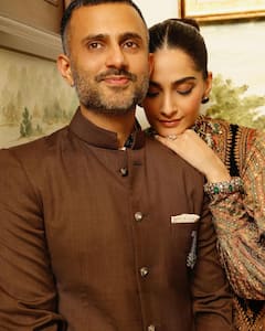Sonam -Anand Pics: डेट पर पति संग कोजी हुईं सोनम कपूर, खूबसूरत तस्वीरें शेयर कर बोलीं - “परफेक्ट मैन से शादी की है”