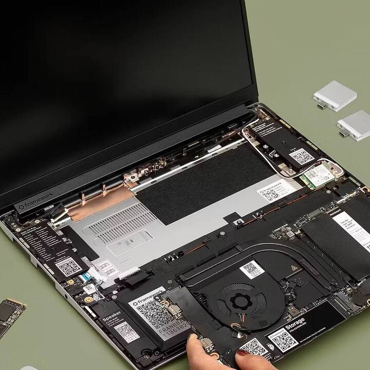 ਤੁਸੀਂ ਵੀ ਲੰਬੇ ਸਮੇਂ ਤੱਕ ਕੰਪਿਊਟਰ ਜਾਂ ਲੈਪਟਾਪ 'ਤੇ ਕੰਮ ਕਰਨ ਕਾਰਨ ਸਿਰ ਦਰਦ, ਕਮਰ ਦਰਦ, ਗਰਦਨ ਦੇ ਦਰਦ ਤੋਂ ਪਰੇਸ਼ਾਨ ਹੋ ਤਾਂ ਇਹ ਖਤਰਨਾਕ ਹੋ ਸਕਦਾ ਹੈ। ਇਸ ਕਰਕੇ ਕੋਈ ਵੱਡੀ ਸਮੱਸਿਆ ਹੋ ਸਕਦੀ ਹੈ। ਜ਼ਿਆਦਾ ਦੇਰ ਤੱਕ ਕੰਪਿਊਟਰ 'ਤੇ ਕੰਮ ਕਰਨ ਨਾਲ ਸਰੀਰ ਦਾ ਪੋਸਚਰ ਖਰਾਬ ਹੋ ਜਾਂਦਾ ਹੈ।