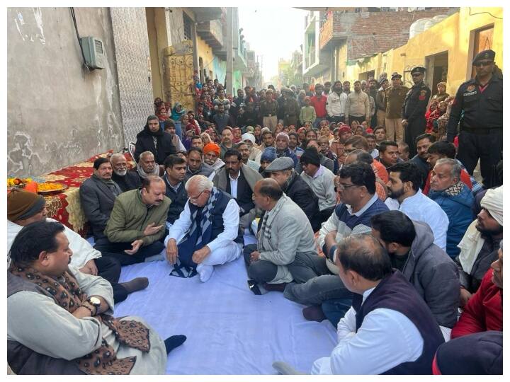 Haryana CM Manohar Lal Khattar reached Bittu Bajrangi house to pay tribute to his brother Haryana: बिट्टू बजरंगी के घर उनके भाई को श्रद्धांजलि देने पहुंचे CM खट्टर, मृतक के परिजनों से की मुलाकात