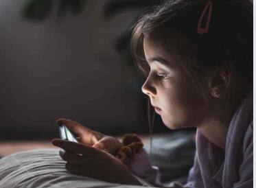 meta new protections to give teens more age appropriate experiences on facebook and instagram Age Appropriate Content :  मुलांच्या सेफ्टीसाठी Meta चं मोठं पाऊल ,फेसबुक आणि इंस्टाग्रामवर 'तो' कंटेंट दिसणार नाही!