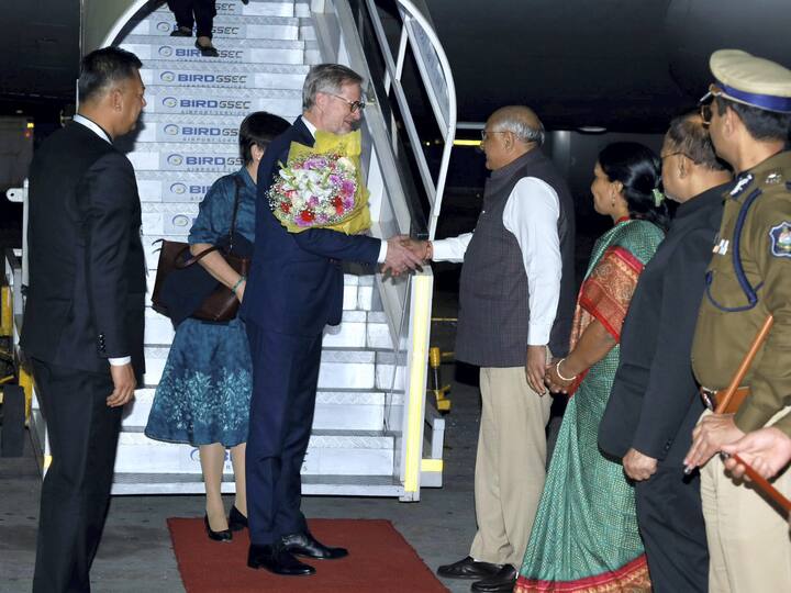 Prime Minister of the Czech Republic, Petr Fiala, was greeted by Gujarat Chief Minister Bhupendra Patel upon his arrival at the airport ahead of the 10th Vibrant Gujarat Summit. (Source: PTI)