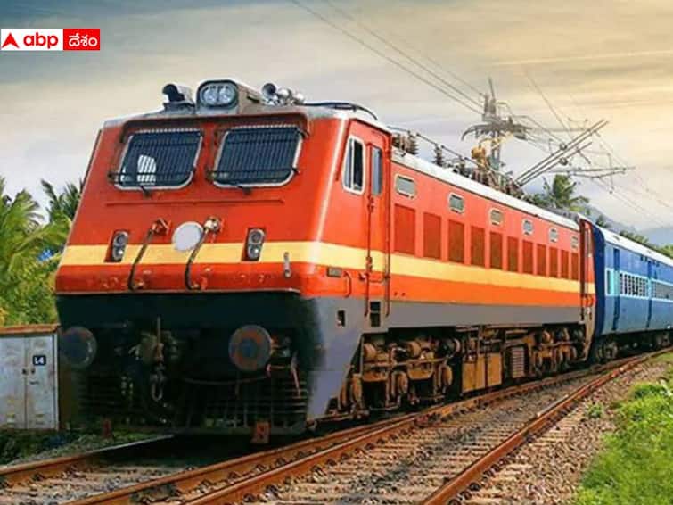 SCR to run Sankranti Special Train Services Sankranti Special Trains: రైల్వే ప్రయాణికులకు అలర్ట్- సంక్రాంతికి మరిన్ని ప్రత్యేక రైళ్లు, తేదీలివే