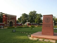 'अलीगढ़ मुस्लिम यूनिवर्सिटी अल्पसंख्यक संस्थान नहीं हो सकती', सुप्रीम कोर्ट में बोली केंद्र सरकार, SC ने क्या कहा?