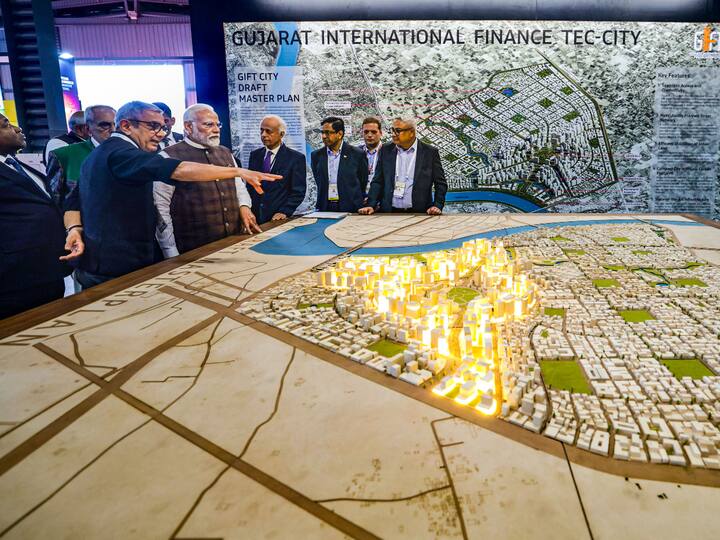 Prime Minister Narendra Modi with President of Timor-Leste Jose Ramos-Horta and Mozambique President Filipe Nyusi look at an exhibit during the Vibrant Gujarat Global Trade Show 2024. (Source: PTI)