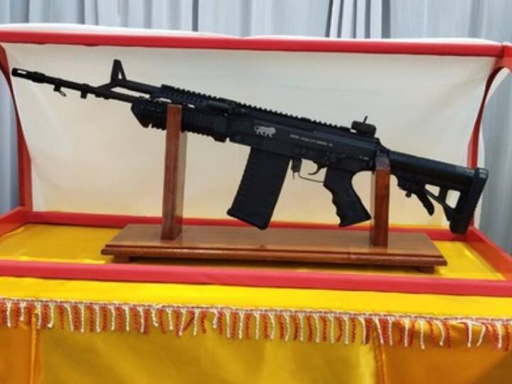 DRDO launches New indigenous assault Rifle Ugram Developed in less than 100 days effective range 500 meter Ugram Indigenous Rifle: सुरक्षा बलों की मारक क्षमता बढ़ाएगी 'उग्राम', DRDO ने 100 द‍िनों में तैयार की नई राइफल, जानें खास‍ियत