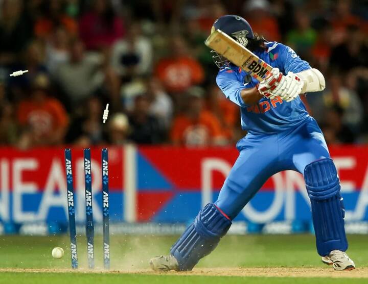 ১১ নম্বরে টি-টোয়েন্টি ফর্ম্য়াটে ব্যাটিং করা ভারতীয়দের মধ্যে সর্বাধিক ৮ রান করেছেন ইশান্ত শর্মা।