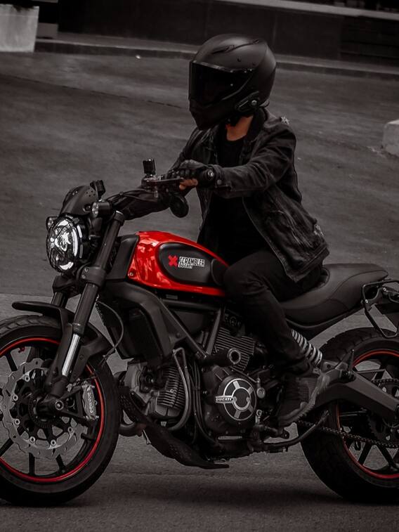 सर्दी में बाइक चलाने वाले ठंड से कैसे बचें?