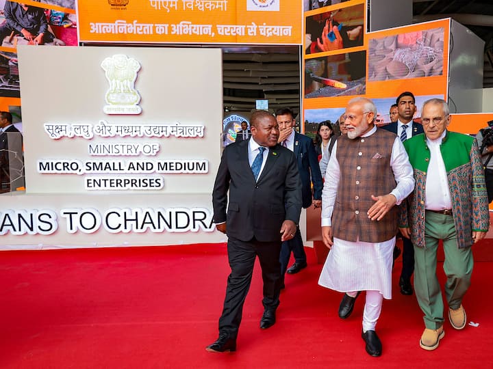 Prime Minister Narendra Modi interacts with Mozambique President Filipe Nyusi and President of Timor-Leste Jose Ramos-Horta. (Source: PTI)