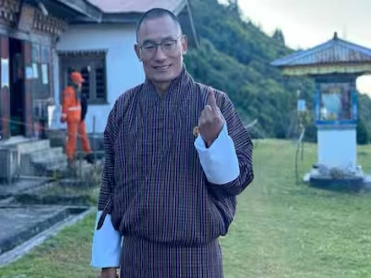 Former Bhutan PM Tshering Tobgay's party won the country's election on Tuesday Bhutan Election: பூடான்: பொருளாதார நெருக்கடிக்கு மத்தியில் பதவியேற்கும் ஷேரிங் டோப்கே!