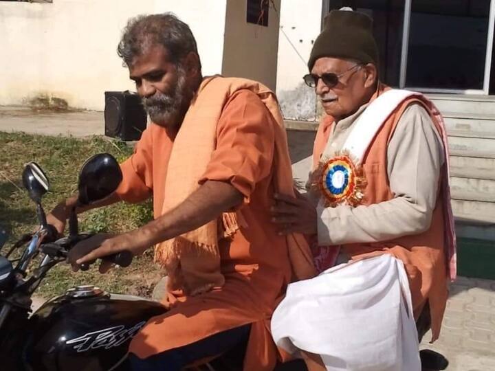बाबा सत्यनारायण को भी अयोध्या में आने का निमंत्रण मिला है. उन्होंने बताया कि वो इस प्राण प्रतिष्ठा समारोह में ज़रूर शामिल होंगे.