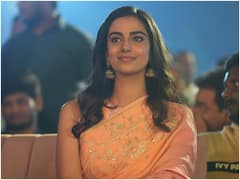 Meenakshi Chaudhary Photos: శారీలో మీనాక్షి చౌదరి - మహేష్ సినిమాలో మనసు దోచేలా ఉంది మరి!