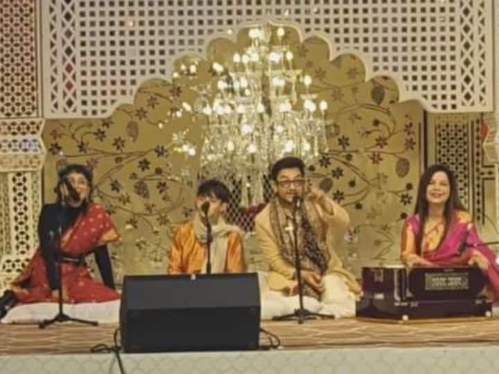 झीलों की नगरी उदयपुर मशहूर बॉलीवुड एक्टर आमिर खान की बेटी ईरा खान और नूपुर शिखरे की डेस्टिनेशन वेडिंग की गवाह बन रही है. तीन दिन से चल रहे वेडिंग प्रोग्राम का बुधवार (10 जनवरी) अंतिम दिन है. बुधवार को मराठी रीति रिवाज से इरा खान और नूपुर शिखरे शादी के बंधन में बंध जाएंगे.