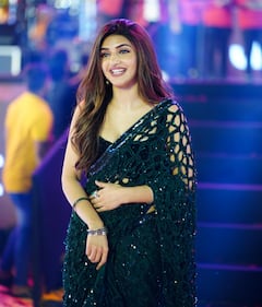 Sreeleela Photos: 'గుంటూరు కారం' ప్రీ రిలీజ్‌లో శ్రీలీల చీర కట్టిందా? నెట్ చుట్టిందా?