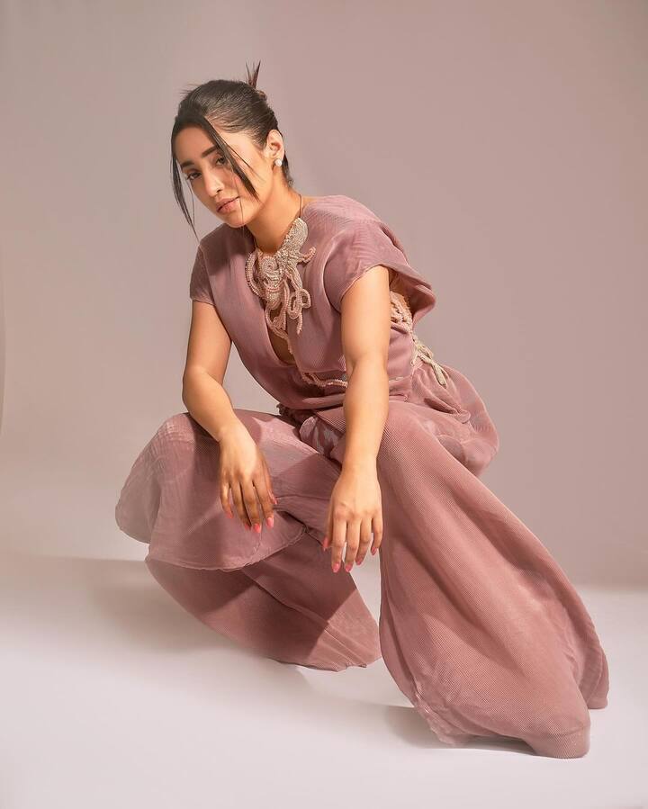 ये रिश्ता क्या कहलाता है स्टार शिवांगी जोशी और मोहसिन खान की बहुत बड़ी फैन फॉलोइंग है. उन्हें शो में कार्तिक और नायरा के रूप में पसंद किया गया है और कई लोग चाहते थे कि वे एक दूसरे की जोड़ी बने.