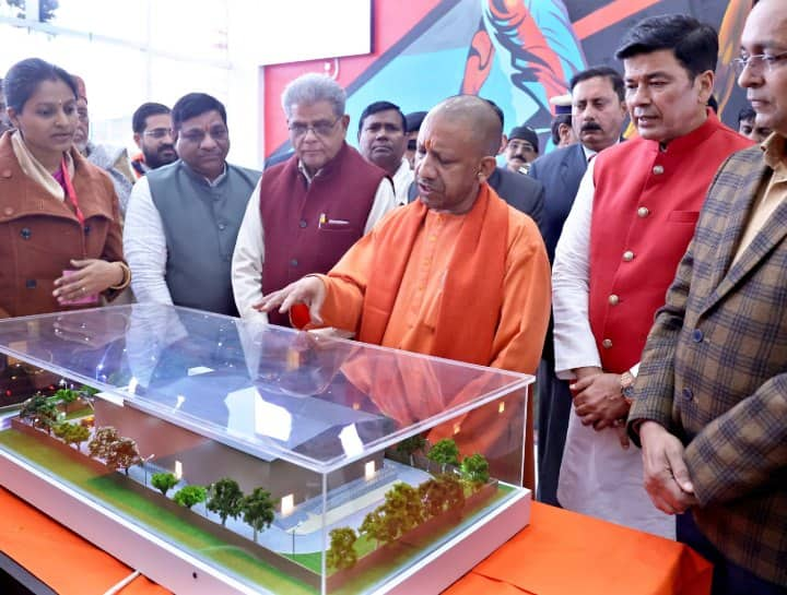 CM Yogi Bareilly Visit he said roads of Nath corridor should be of four lanes ann Bareilly News: बरेली में नाथ कॉरिडोर की सड़कें होंगी चार लेन की, सीएम योगी बोले- डिजिटल टूरिस्ट मैप भी करें तैयार