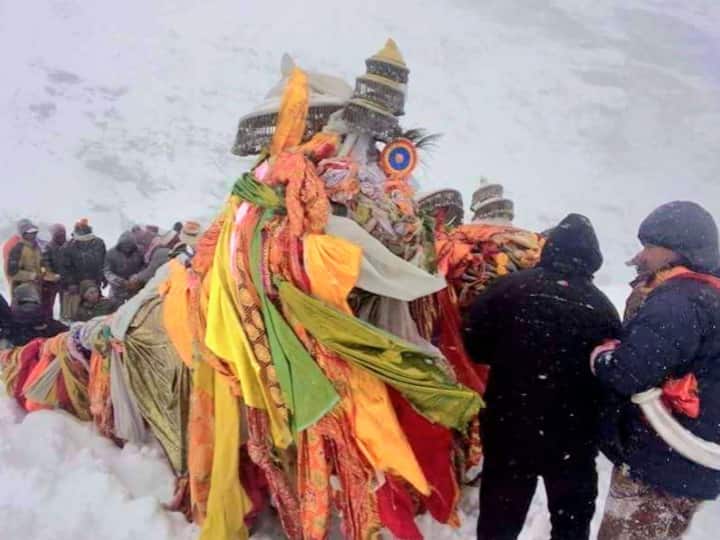 Hope of snowfall in Lahaul valley god Raja Ghepan returns after 12 weeks ann Himachal Snowfall: लाहौल घाटी में अब होगी बर्फबारी! 12 हफ्ते बाद वापस लौटे आराध्य देव राजा घेपन, जानें क्या है मान्यता