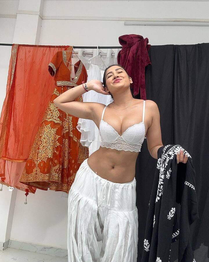 આ તસવીરો જોઈને ફેન્સ ઘાયલ થઈ ગયા છે.