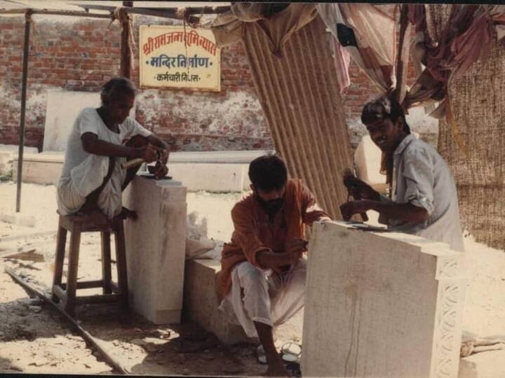 वहीं एबीपी न्यूज से बाबा सत्यनारायण मौर्य ने बताया कि आंदोलन के दौरान अशोक सिंघल आंदोलन के प्रमुख थे. उन्होंने मेरा गीत सुना और उसके बाद मेरा गीत ही आंदोलन का प्रमुख गीत बन गया.