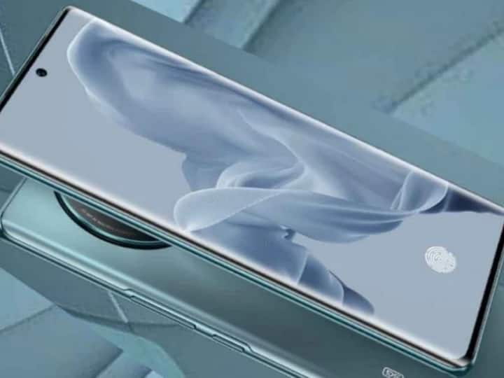 Lava Blaze Curve 5G में 6.78 इंच की एमोलेड डिस्प्ले हो सकता है, जो फुल एचडी प्लस रेजॉल्यूशन के साथ आएगा. इस फोन में प्रोसेसर के लिए Dimensity 7050 चिपसेट का इस्तेमाल किया जा सकता है, जिसे सपोर्ट करने के लिए फोन में 8GB RAM और 128GB स्टोरेज की सुविधा दी जा सकती है.