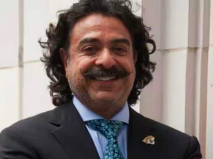 73 साल के शाहिद खान पाकिस्तान के सबसे अमीर आदमी हैं. शाहिद खान बेहद कम उम्र में ही पाकिस्तान से अमेरिका चले आए थे. शाहिद ने एक इंटरव्यू के दौरान बताया था कि वह जब 16 साल के थे तब वह $500 लेकर अमेरिका चले आए थे.