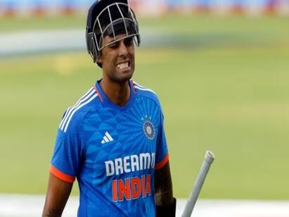 sports hernia injury puts surya kumar yadav out of domestic season Surya Kumar Yadav : ரஞ்சி, ஐபிஎல் போட்டிகளில் களமிறங்குவதில் கஷ்டம்.. சூர்ய குமார் யாதவுக்கு ஸ்போர்ட்ஸ் ஹெர்னியா நோய்!