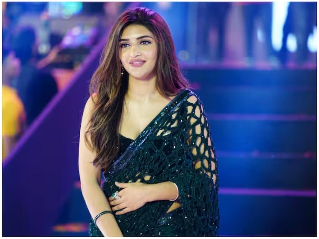 Sreeleela saree cost at guntur kaaram pre release event shocks fans Sreeleela: దిష్టి తీసుకో శ్రీలీల - అందరి చూపు ఆమె చీర వైపే, దాని ధర తెలిస్తే కళ్లు తిరగడం ఖాయం