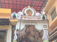 अयोध्या में लाखों श्रद्धालु कर रहे हनुमानगढ़ी के दर्शन, बढ़ रही लड्डू की डिमांड