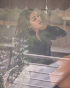 Catherine Tresa : బ్లాక్​ షర్ట్​లో కేథరిన్.. చూస్తే ఫిదా అవ్వాల్సిందే