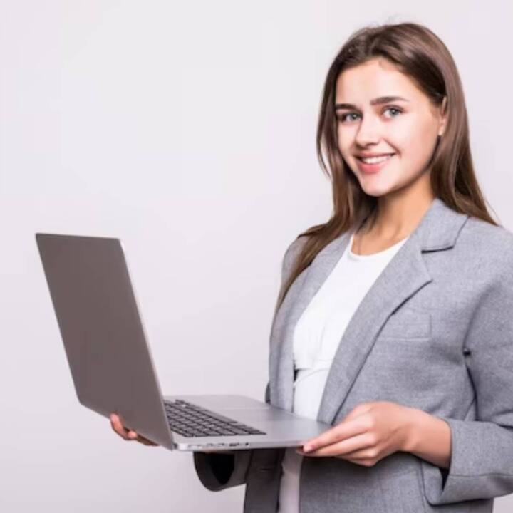 ਰੋਜ਼ਾਨਾ 4 ਘੰਟੇ ਤੋਂ ਜ਼ਿਆਦਾ ਸਮੇਂ ਤੱਕ ਗਲਤ ਆਸਣ 'ਚ ਬੈਠਣ ਨਾਲ ਜੋੜ ਹੌਲੀ-ਹੌਲੀ ਕਮਜ਼ੋਰ ਹੋ ਜਾਂਦੇ ਹਨ ਅਤੇ ਦਰਦ ਸ਼ੁਰੂ ਹੋ ਜਾਂਦਾ ਹੈ।