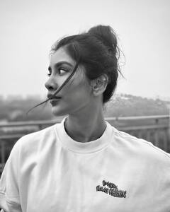 Nabha Natesh Photos: నభా బ్లాక్ అండ్ వైట్ ఇస్మార్ట్‌ లుక్