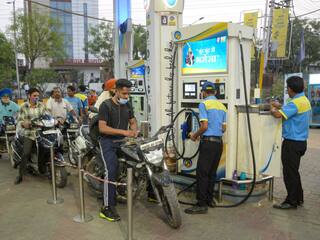 Petrol Diesel Price Today: பொங்கல் பரிசாக மாற்றம் கண்டதா பெட்ரோல், டீசல் விலை? இன்றைய நிலவரம்!