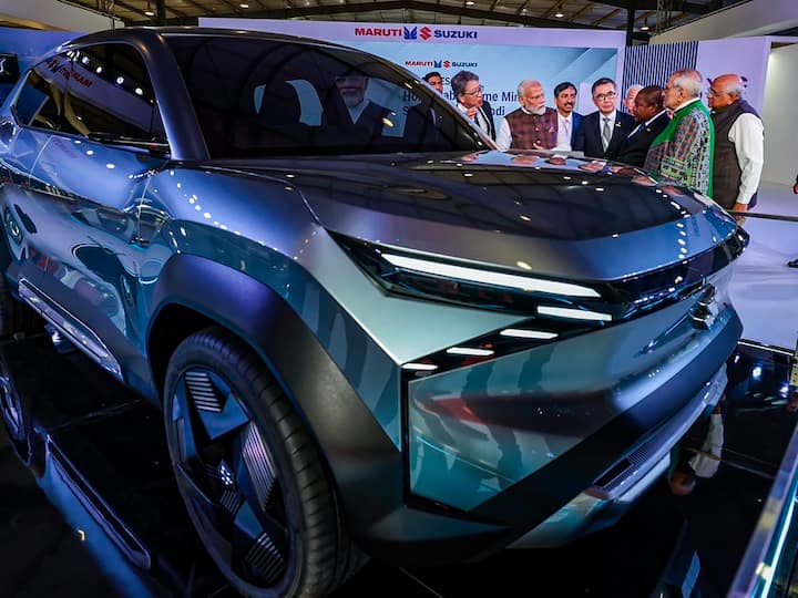Prime Minister Narendra Modi with President of Timor-Leste Jose Ramos-Horta and Mozambique President Filipe Nyusi look at a Maruti Suzuki car at the Vibrant Gujarat Global Trade Show. PM Modi also held meetings with CEOs of top global corporations including Maruti Suzuki. (Source: PTI)