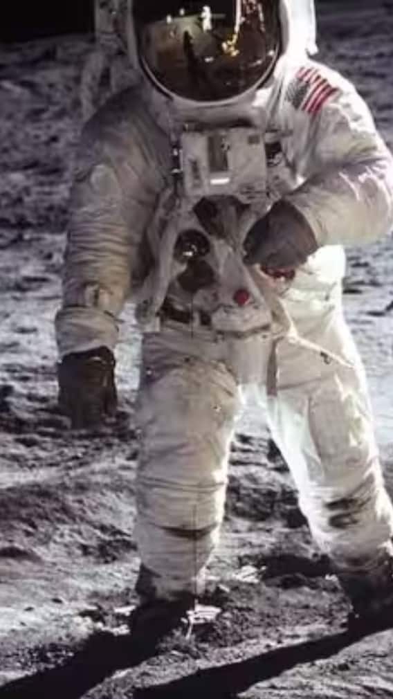 মহাকাশচারীরা কেন সব খাবার খেতে পারেন না ?