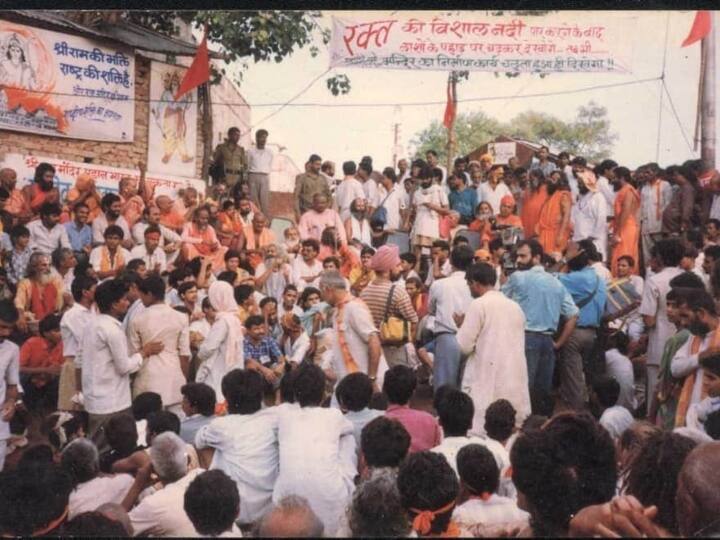 बाबा सत्यनारायण मौर्य बताते हैं कि उस समय का संघर्ष है जो आज मंदिर बन रहा है. उन्होंने बताया कि 6 दिसंबर 1992 को बाबरी ढांचा गिराए जाने के समय भी वह मंच से कारसेवकों को संबोधित किए थे.