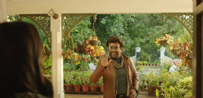 பேட்ட படத்தில் ரஜினிக்குக்கும் சிம்ரனுக்கும் இடையே நடக்கும் ரொமான்ஸ் காட்சிகளை ஒன்றிணைத்து, இளையராஜாவின் “என் இனிய பொன் நிலாவே” பாடல் மிக்ஸ் செய்யப்பட்டுள்ளது.