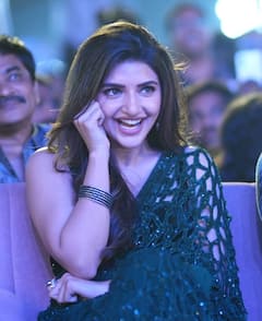 Sreeleela Photos: 'గుంటూరు కారం' ప్రీ రిలీజ్‌లో శ్రీలీల చీర కట్టిందా? నెట్ చుట్టిందా?