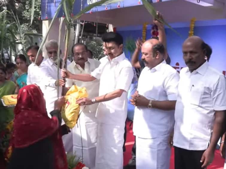 TN  CM Stalin will kick start Pongal Gift distribution from today in chennai TN Pongal Gift: பொங்கலோ பொங்கல்..! ரூ.1000 + பரிசுத் தொகுப்பு - தொடங்கி வைத்தார் முதலமைச்சர் ஸ்டாலின்