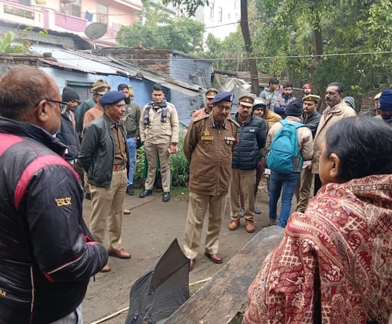 Kanpur News: घर में बुजुर्ग महिला का जला हुआ मिला शव, दरवाजे पर चाक से लिखे नोट का क्या है रहस्य Kanpur News: घर में बुजुर्ग महिला का जला हुआ मिला शव, दरवाजे पर चाक से लिखे नोट का क्या है रहस्य