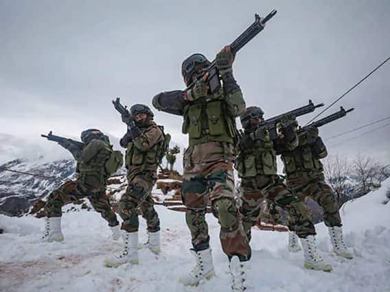 Army NCC Special Entry Scheme: ભારતીય સેનાએ NCC સ્પેશિયલ એન્ટ્રી સ્કીમ હેઠળ NCC ઉમેદવારોની સીધી ભરતી કરી છે. જો અંતિમ પસંદગી કરવામાં આવે છે તો તમને સેનામાં લેફ્ટનન્ટના પદ પર શોર્ટ સર્વિસ કમિશન (અસ્થાયી ભરતી) મળશે. અવિવાહિત છોકરાઓની સાથે છોકરીઓ પણ આર્મીની આ એન્ટ્રી સ્કીમ માટે અરજી કરી શકે છે. 56મી એનસીસી સ્પેશિયલ એન્ટ્રી સ્કીમ માટેની અરજી 8 જાન્યુઆરીથી શરૂ થઈ ગઈ છે. તેની છેલ્લી તારીખ 6 ફેબ્રુઆરી 2024 છે. આર્મી રિક્રુટમેન્ટ વેબસાઇટ https://joinindianarmy.nic.in/ પર જઈને અરજી કરવાની રહેશે.