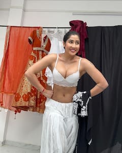 Sofia Ansari Photos: સોફિયા અંસારીએ બ્લેક બ્રાલેટમાં આપ્યા બોલ્ડ પોઝ